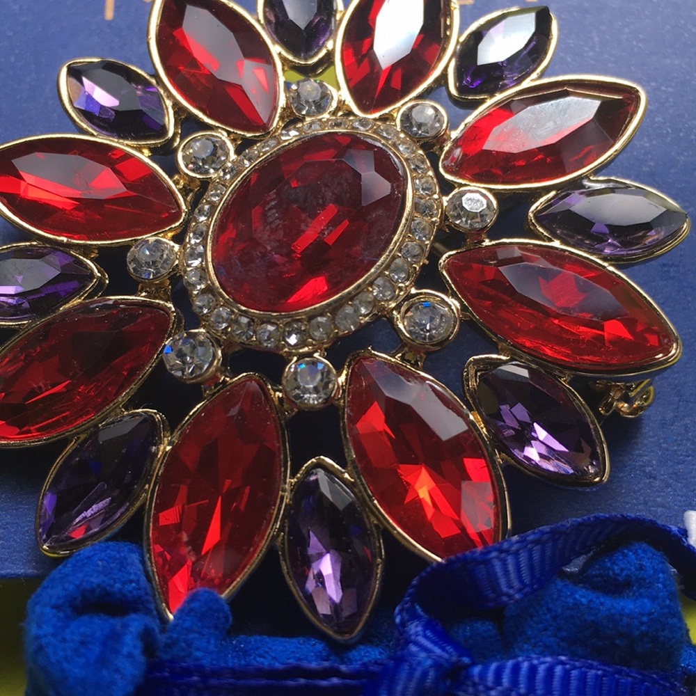 Monet Broach